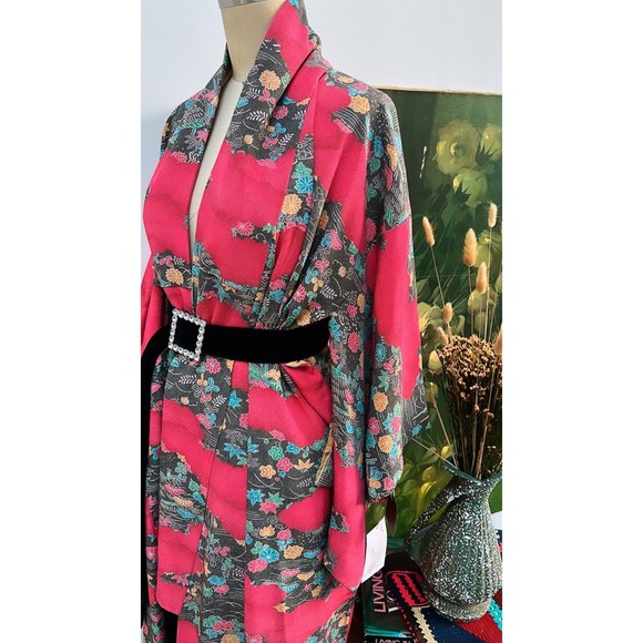 Vintage Pink floral cloud motif kimono - Picture 8 of 10